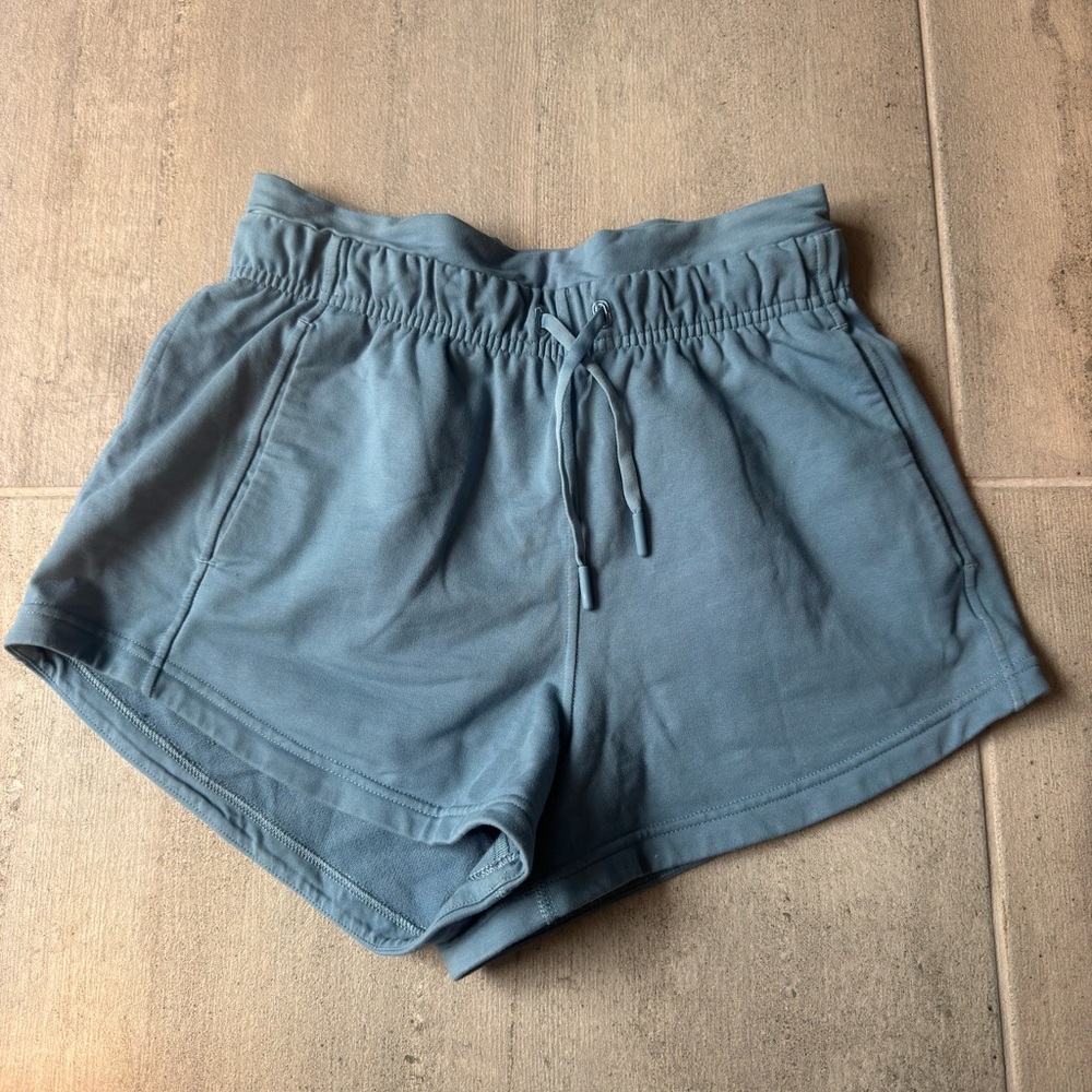 Lululemon Inner Glow HR shorts size 6